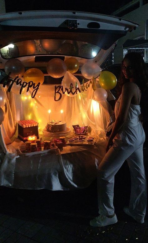 Birthday Decoration Idea For Boyfriend, Birthday Decorations In Car Trunk, Birthday Decoration For Car, Best Ideas For Boyfriend Birthday, Surprise Friend Ideas, Car Trunk Birthday Decorations, Car Decor Ideas For Birthday, Car Trunk Surprise Decorating Ideas, Decoration Ideas For Boyfriend Birthday