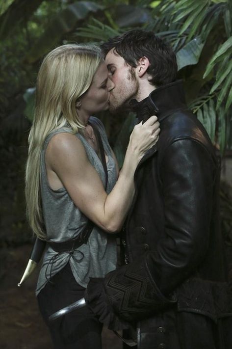 Emma and Hook Moments on Once Upon a Time Once Up A Time, Hook And Emma, Killian Jones, Colin O'donoghue, Tv Couples, Jennifer Morrison, Emma Swan, Sweet Romance, Captain Swan