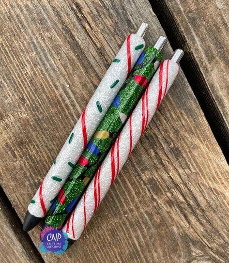 Christmas Epoxy Pens Ideas, Christmas Pens Epoxy, Christmas Resin Pens, Christmas Glitter Pens, Epoxy Pens Ideas, Christmas Pens, Papermate Inkjoy Gel Pens, Pen Designs, Epoxy Pens