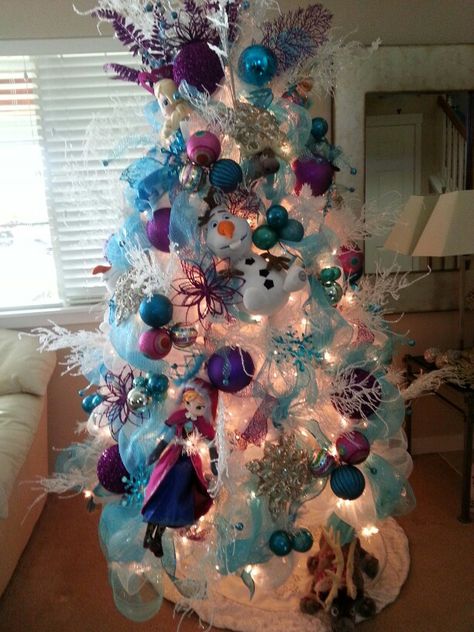 My Disney Frozen Xmas Tree 2014! Frozen Inspired Christmas Tree, Disney Frozen Christmas Tree, Frozen Themed Christmas Tree, Frozen Christmas Tree Ideas, Frozen Christmas Tree Decorations, Elsa Christmas Tree, Xmas Tree Ideas, Festival Tree, Frozen Christmas Decorations