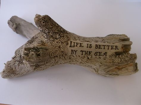 Wood Burning Driftwood, Driftwood Pyrography, Wood Burning Patterns Stencil, Wood Business, Maker Ideas, Driftwood Jewelry, Engraving Ideas, Beach Finds, Wood Burning Crafts