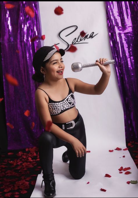 Selena Quintanilla Themed Birthday Party, Selena Party Ideas, Selena Party Theme Ideas, Selena Quintanilla Birthday Party Ideas, Selena Birthday Party Ideas, Selena Themed Birthday Party, Selena Quintanilla Party Theme, Selena Party, Moon Party Ideas