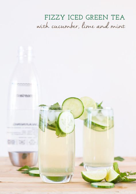 Make your own Fizzy Iced Green Tea infused with cucumber, lime and mint! Espresso Soda, Soda Stream Recipes, Healthy Lemonade, Green Tea Recipes, Iced Green Tea, Iced Tea Recipes, Australian Food, Soda Stream, Ray Ban Outlet