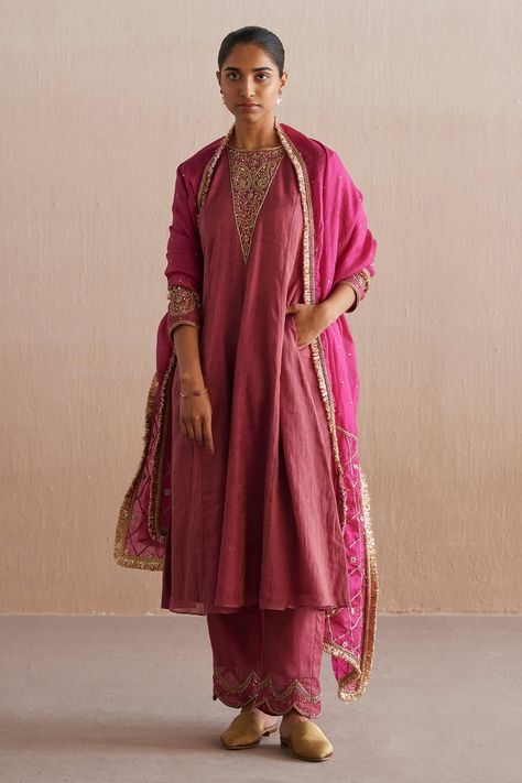 Shop for these amazing collections of Pink Kurta: Cotton Tissue Handwoven And Hand Aayat Pant Set For Women by Weaver Story online at Aza Fashions. Pink Kurta, Kurta Cotton, Traditional Indian Outfits, Kurta Designs Women, Designer Party Wear Dresses, Boutique Dress Designs, Party Wear Indian Dresses, Indian Designer Outfits, Kurta With Pants