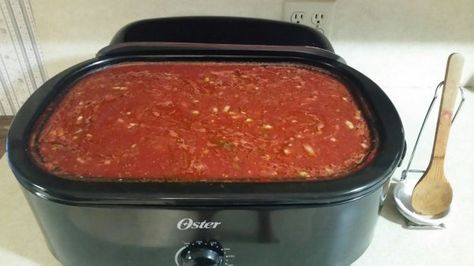 Spaghetti Sauce No Meat, Canning Pasta Sauce, Roaster Recipes, Slow Cooker Spaghetti Sauce, Crockpot Spaghetti Sauce, Crockpot Spaghetti, Canned Spaghetti Sauce, Pressure Canning Recipes, Crockpot Pasta