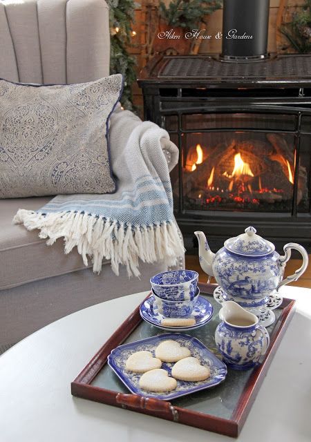 Aiken House & Gardens: A Cosy Winter Day Tea Winter Tea, House Gardens, Blue White Decor, Casa Vintage, Cosy Winter, Keramik Design, Tea Service, Hot Tea, Cozy Space