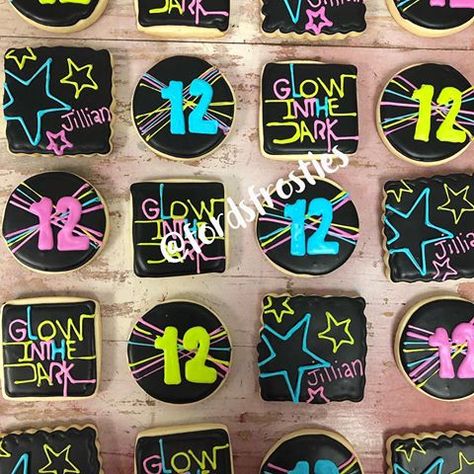 Neon Birthday Cookies, Neon Cookies Decorated, Glow In The Dark Cookies, Glow Party Cookies, Glow Cupcakes, Glow Cookies, Neon Cookies, Neon Dance Party, Neon Pool Parties