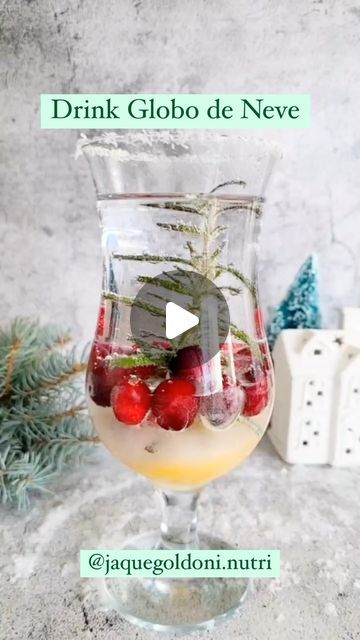 Jaqueline Thibes Goldoni | Nutricionista | CRN 10/8658 on Instagram: "Drink Globo de Neve perfeito para o Natal 🎄 #drinknatalino #drinknatal #bebidanatalina #merrychristmas #natal #receitasnatalinas #receitasdanutri" Snow Globe Drink, Snow Globe Cocktail, Holiday Party Foods, Cocktail Drink, Christmas Cocktails, Holiday Cocktails, Holiday Drinks, Party Entertainment, Christmas Drinks