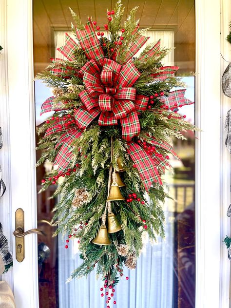 Christmas Swag Outdoor Light, Natural Christmas Swags, Red And Green Wreath, Christmas Wreaths For Front Door Rustic, How To Make A Swag Wreath, Christmas Swag Ideas, Christmas Swags Ideas, Swags And Wreaths, Christmas Door Swag