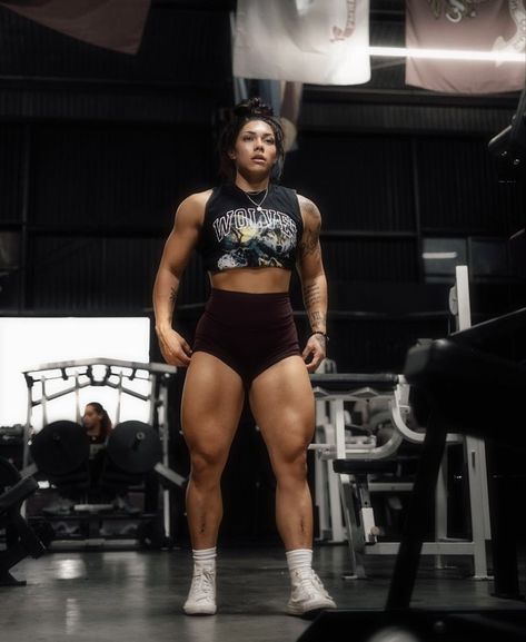 Female Powerlifter, Model Training, Buff Women, Gym Fits, Fitness Inspiration Body, Big Muscles, Gym Inspiration, Muscle Girls, Workout Aesthetic