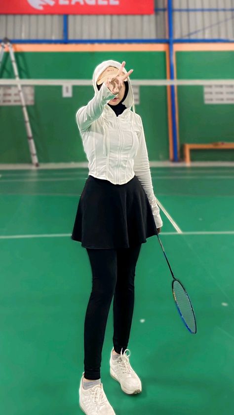 Tennis Modest Outfit, Ootd Badminton Hijab, Hijabi Tennis Outfit, Badminton Outfit Women Hijab, Tennis Outfit Hijab, Outfit Badminton Hijab, Ootd Gym Hijab, Ootd Badminton, Outfit Gym Hijab