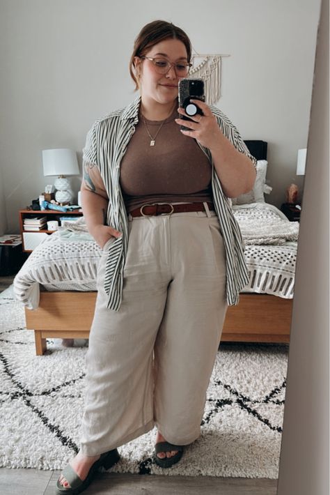 Summer Biz Casual, Summer Therapist Outfits, Plus Size Button Down Shirt Outfit, Hospital Work Outfit, Beige Outfits, Clothing Aesthetics, Casual Outfits Plus Size, Colorful Clothes, Work Fits