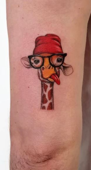 Tattoos Giraffe, Small Giraffe Tattoo, Hippo Tattoo, Lioness Tattoo Design, Giraffe Tattoo, Animal Tattoos For Women, Cute Cat Tattoo, Tattoo Animal, Whale Tattoos