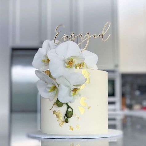 Engagement Cake Decorations, Orchid Wedding Cake, One Tier Cake, Orchid Cake, Engagement Party Cake, Single Tier Cake, Cake With Flowers, Small Wedding Cakes, Gold Orchid