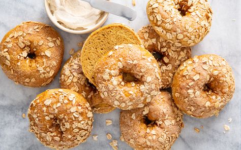 Better Baking Academy: Pumpkin Spice Bagels - Bake from Scratch Yeast Buns, Pumpkin Growing, Pumpkin Pin, Best Bagels, Baking School, American Breakfast, Best Bakery, Yeast Breads, Pumpkin Pie Filling