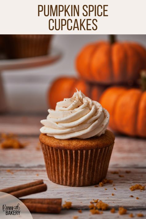 These pumpkin spice cupcakes with cream cheese frosting are the perfect fall baking recipe. Pumpkin spice cake gives a great fall flavour mixed with tangy cream cheese frosting - great for kids or adults as a halloween treat! Using cinnamon, ginger and nutmeg to make the pumpkin spice flaovur, this is an easy fall recipe that is quick and simple to make. Easy cupcakes that are delicious and great for kids birthdays, dinner parties, events or as an edible holiday gift. #foodphotography #pumpkin Basic Cupcake Recipe, Pumpkin Spice Latte Cupcakes, Pumpkin Cupcake Recipes, Amazing Cupcakes, Brulee Recipe, Fall Baking Recipes, Recipe Pumpkin, Pumpkin Spice Recipe, Homemade Pumpkin Spice