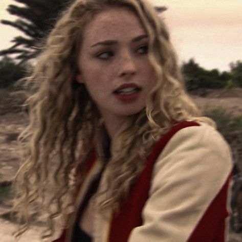 Freya Mavor Marlene Mckinnon, Freya Mavor Aesthetic, Freya Aesthetic, Actress Face Claims, Freya Mavor Gif, Blonde Faceclaim, Dark Skin Blonde Hair, Freya Mavor, Hogwarts Founders