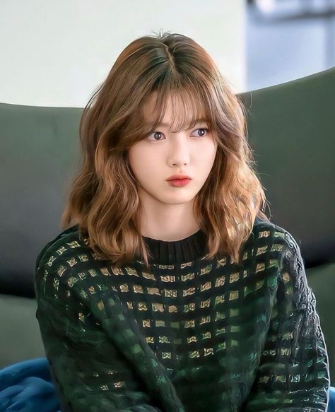 Korean Perm Medium Wavy Hair, Korean Perm Short Hair, Short Perm, Korean Perm, Korean Shirt, Wavy Bob Hairstyles, Hair Inspiration Short, Shirt Hair, Wavy Bobs