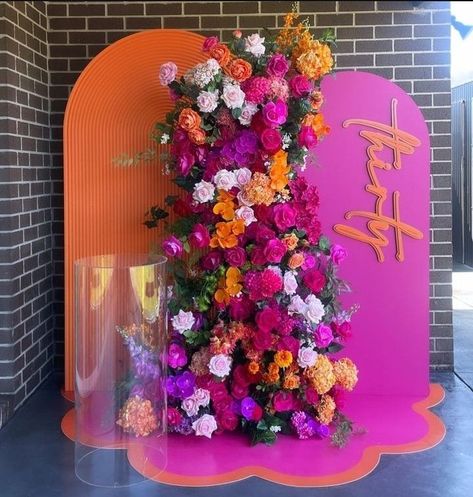 Colorful 30th Birthday Party, Unique Party Backdrops, No Balloon Backdrop, Pink And Orange Backdrop, Fushia And Orange Wedding, Pink And Orange Party Decor, Hot Pink And Orange Party Decorations, Event Decor Business, Floral Party Theme