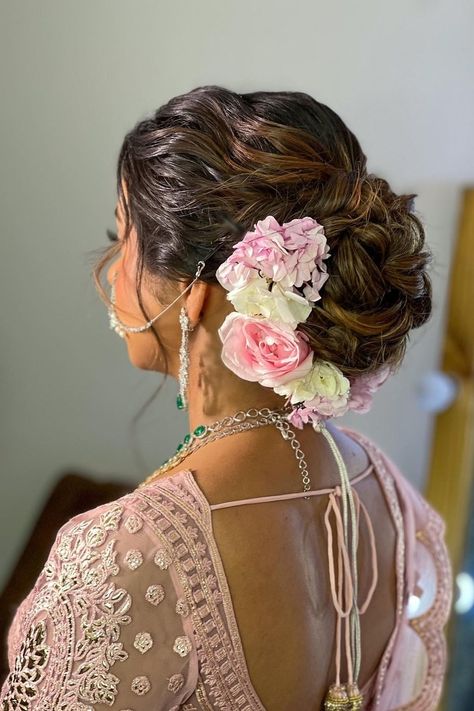 Messy Bun Hairstyles For Bride, Flower Juda Hairstyle, Juda With Saree, Wedding Braid Indian, Hairstyles With Rose Flower, Bridal Juda Hairstyles With Flowers, Juda Hairstyle Buns On Lehenga, Engagement Hairstyles For Bride, Juda Hairstyle Buns Saree