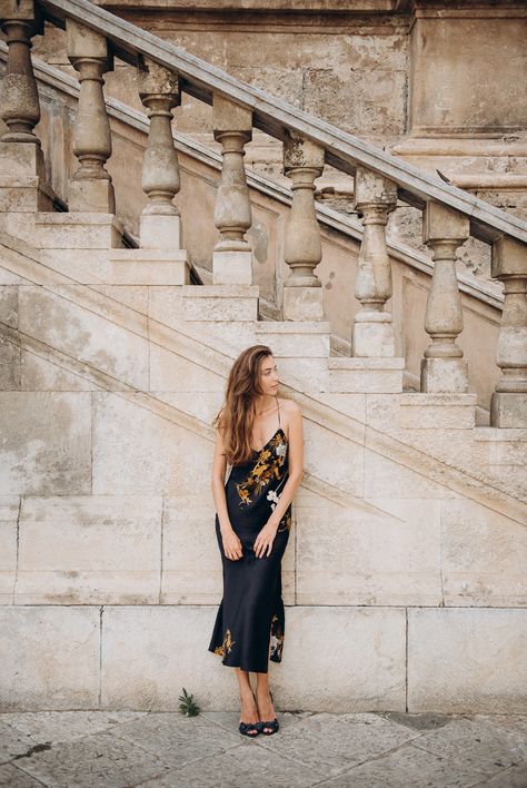 Palermo Sicily Outfit, Palermo Photo Ideas, Sicily Photoshoot, Sicily Photography, Rich Mom, Italy 2023, Money Girl, Lifestyle Portraits, Palermo Sicily