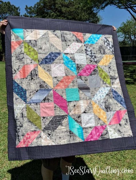 My Favorite FREE Quilt Pattern | ISeeStarsQuilting Weekend Quilt Patterns, Colorful Quilts Patterns, Quilting Easy, Hst Quilts, Indigo Quilt, Colorful Quilt, Quilt In A Day, Pieced Quilts, The Quilt Show