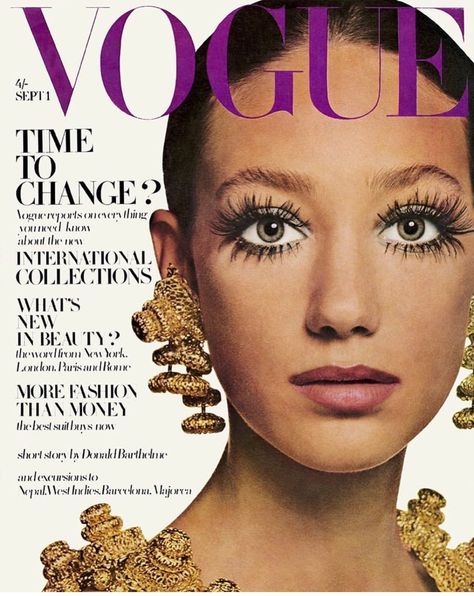 By David Bailey for Vogue UK September 1968 Marissa Berenson, 1960s Makeup, Marisa Berenson, Colleen Corby, Vintage Vogue Covers, Patti Hansen, 70s Makeup, Pattie Boyd, Vogue British