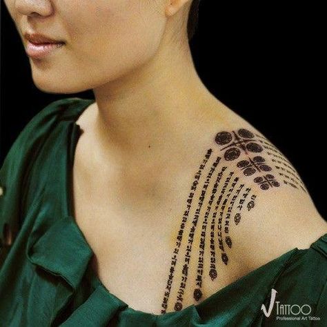 Tattoos For Women Korean, Korea Tattoo, Korean Tattoo, Korean Tattoo Artist, Korean Tattoos, Spine Tattoos For Women, Asian Tattoos, Shoulder Tattoos For Women, Tattoo Videos