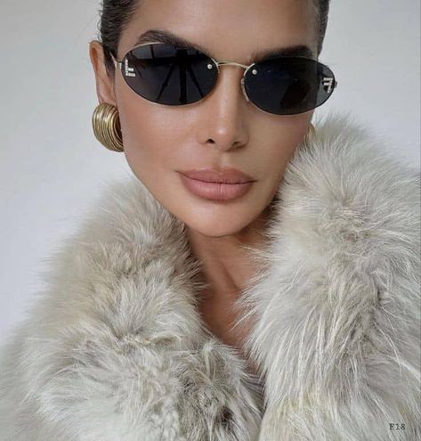 Fendi Glasses Sunglasses, Fendi Sunglasses Women, Sunglasses Fendi, Fendi Glasses, Classy Glasses, Fendi Eyewear, Fendi Women, Sunglasses Outfit, Designer Frames