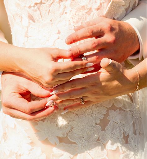 Detail Wedding photos, wedding photos, wedding photogtaphy, hands wedding photo, rings wedding photo, bride, groom, bride and groom Wedding Photo Rings, Wedding Photo Bride, Groom Wedding Photography, Photo Bride, Photos Wedding, Rings Wedding, Wedding Groom, Bride And Groom, Wedding Photo