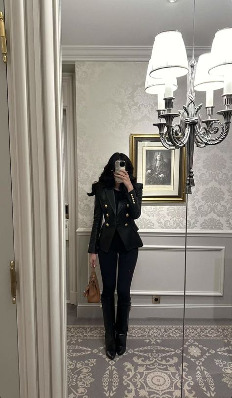 Zainab Al Alwan, Classy Outfits For Women, Stylish Maternity Outfits, Modest Dresses Casual, Cold Outfits, Effortlessly Chic Outfits, Classy Work Outfits, Modest Fashion Outfits, Professional Outfits