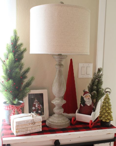 Christmas Bedside Table Decor, Bed Side Table Decor, Table Decor Christmas, Bedside Table Decor, Bed Side Table, Side Table Decor, Christmas Table Centerpieces, Christmas Arrangements, Christmas Decorating