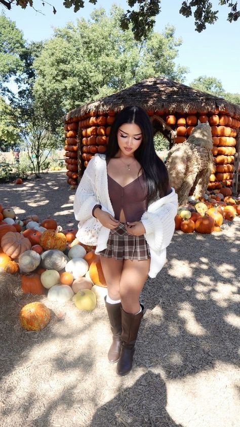 Thanksgiving Outfit For Women, Doc Martens Fall Outfit, Fall Poses For Instagram, Fall Picnic Outfit, Flannel Dress Outfit, Thanksgiving Outfit Aesthetic, Fall Picture Poses, Fall Szn, Fire Outfits