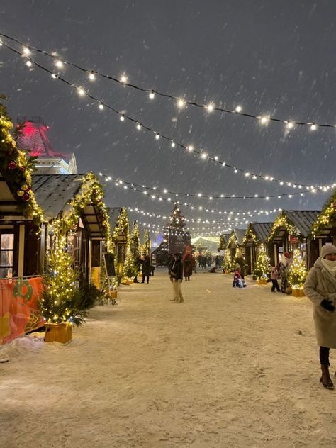 Christmas Aesthetic Pictures, Christmas Market Aesthetic, Countryside Christmas, European Christmas, Christmas Dreaming, Best Christmas Markets, Creative Christmas Trees, Christmas Festival, Cosy Christmas