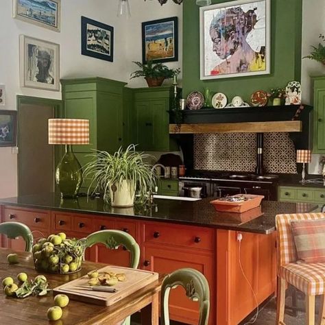 Dream kitchens #insp 💚 Green Orange Kitchen, Orange Green Kitchen, Orange And Green Kitchen, Green And Orange Kitchen, Apple Green Kitchen, Colorful Kitchens, Orange Kitchen Decor, Kitchen 2023, Makeover Kitchen