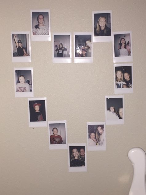 Heart Polaroid Wall, Heart Out Of Pictures, Polaroid Heart Wall, Photo Wall Collage Bedroom Layout, Poloroid Pictures Ideas Display Wall Art, Polaroid Wall Ideas, Picture Heart Wall, Polaroid Heart, Polaroid Pictures Display