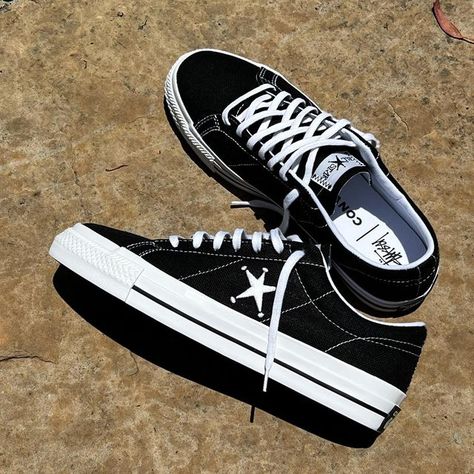 Old Converse Shoes, Converse X Stussy, Stussy Shoes, Stussy Converse, Converse One Star Shoes, Hidden Ny, Short Pants Outfit, Converse Low Tops, Converse One Star