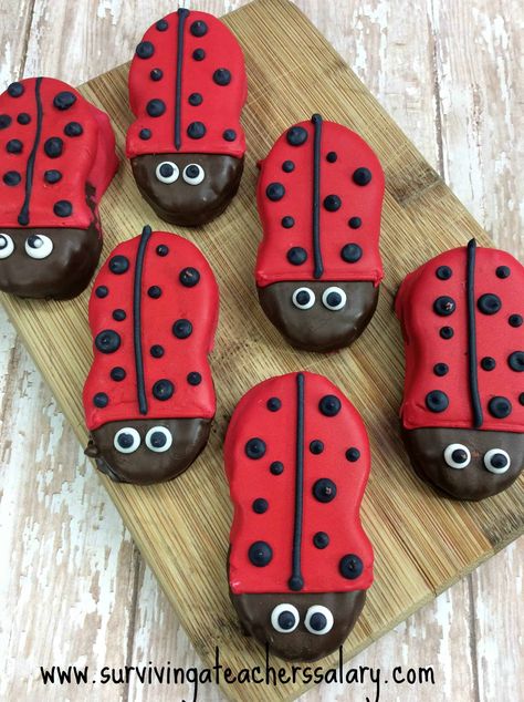 Spring Ladybug Cookie Recipe - Fun Spring Book Idea for Kids Ladybug Kitchen, Ladybug Snacks, Vday Treats, Goodies Recipes, Bug Birthday Party, Ladybug Cookies, Chocolate Dipping, Oreo Treats, Cookie Recipes For Kids