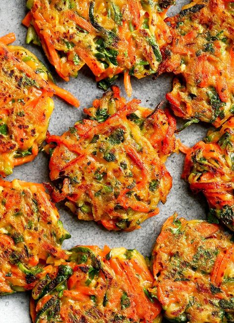 Vegan Veggie Fritters, Vegan Carrot Fritters, High Protein Fritters, Just Vegetables Recipes, Vegan Vegetable Fritters, Veggie Fritters Recipe, Broccoli Fritters Vegan, Vegetable Fritters Recipe, Fritters Recipe Vegetables