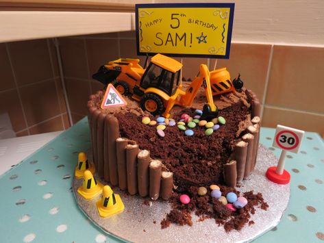 Boys Birthday Cake Ideas, Chocolate Building, Chocolate Finger Cake, Digger Birthday Cake, Birthday Cake Art, Building Cake, Digger Cake, Chocolate Fudge Cake Recipe, Chocolate Easter Cake