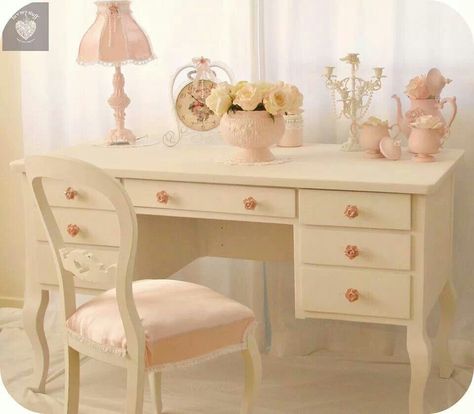 Precious Princess Desk, Farmhouse Style Kitchen Cabinets, Victorian Bohemian Decor, Pink Desk Chair, Teen Girl Room Decor, Teen Girl Room, Kitchen Cabinet Styles, Decor Shabby Chic, Girly Room