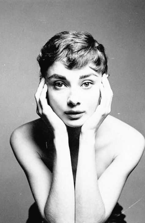 Richard Avedon Portraits, Richard Avedon Photography, Aubrey Hepburn, Classic Hollywood Glamour, 얼굴 그리기, Audrey Hepburn Style, Richard Avedon, Best Photo Poses, Female Portraits