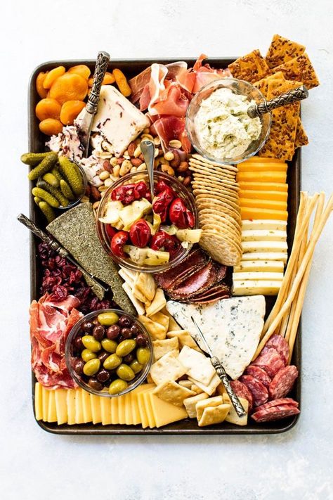 This epic cheese board that is a must-make for get-together with friends and family. Plus, check out the wine pairings to make the party a breeze. Holiday Cheese Boards, Holiday Cheese, Decorações Com Comidas, Charcuterie Inspiration, Charcuterie Platter, Charcuterie Cheese, Cheese Party, Party Food Platters, Charcuterie And Cheese Board