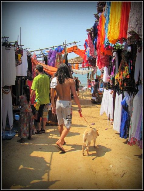 anjuna flea market goa Goa Itinerary, Goa Travel, Santorini Sunset, Koh Phi Phi, States Of India, Beach Chair, Night Market, Place To Visit, Flea Markets