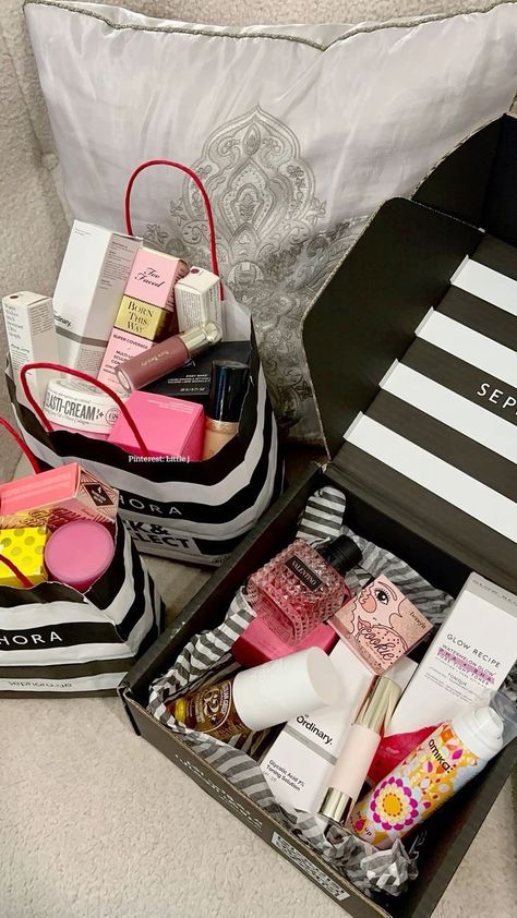 Sephora Bag, Shopping Pictures, Manifesting Vision Board, Luxury Birthday, Vision Board Images, Life Vision Board, Vision Board Manifestation, Vision Board Inspiration, Luxury Lifestyle Dreams