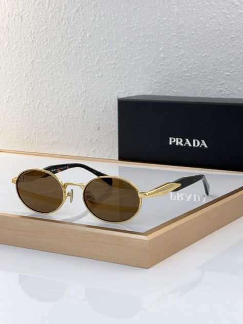 Prada Sunglasses Women, Prada Sunnies, Pretty Sunglasses, Classy Glasses, Gold Aesthetic, Stylish Glasses, Prada Sunglasses, Trendy Clothes, Luxury Sunglasses