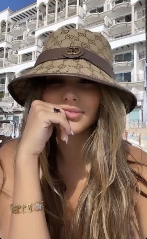 Gucci Bucket Hat Outfit Women, Gucci Hat Outfit, Gucci Hat Outfit Women, Dior Bucket Hat Outfit, Gucci Bucket Hat, Gucci Outfit, Bucket Hat Outfit, Dior Hat, Lux Fashion