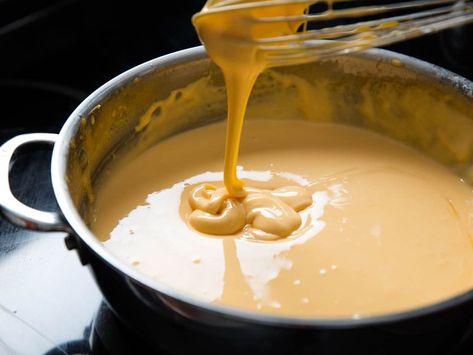 Liquid Cheese, Cheese Sauces, How To Make Cheese Sauce, Melting Cheese, Homemade Nachos, Hot Cheese, Nacho Cheese Sauce, Cheese Sauce Recipe, Fondue Recipes