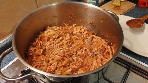 Tinga de Pollo Mexican Tinga Recipes, Beef Tinga Recipe, Mexican Chicken Tinga Recipe, Mexican Tinga, Beer Braised Chicken, Tinga Recipe, Chicken Tinga Recipe, Pollo Recipe, Chicken And Beef