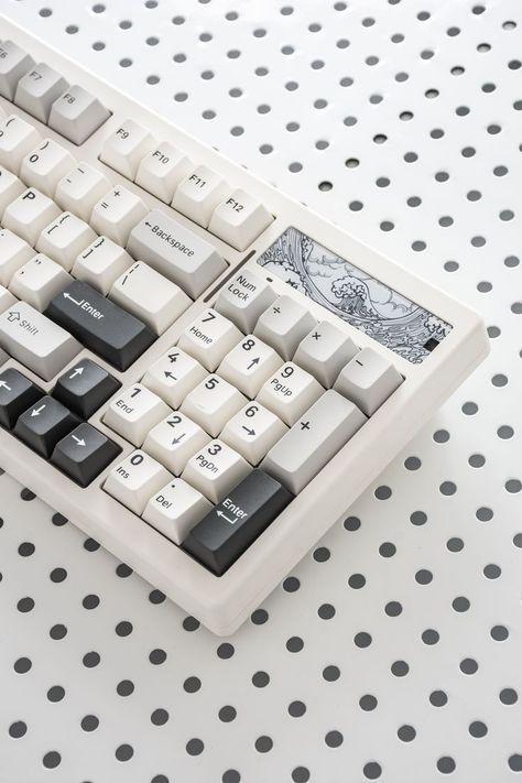 White Video, Computer Set, Learn Computer Coding, Computer Desk Setup, Keyboard Keys, Computer Coding, Key Caps, Technology Accessories, Pretty Phone Cases